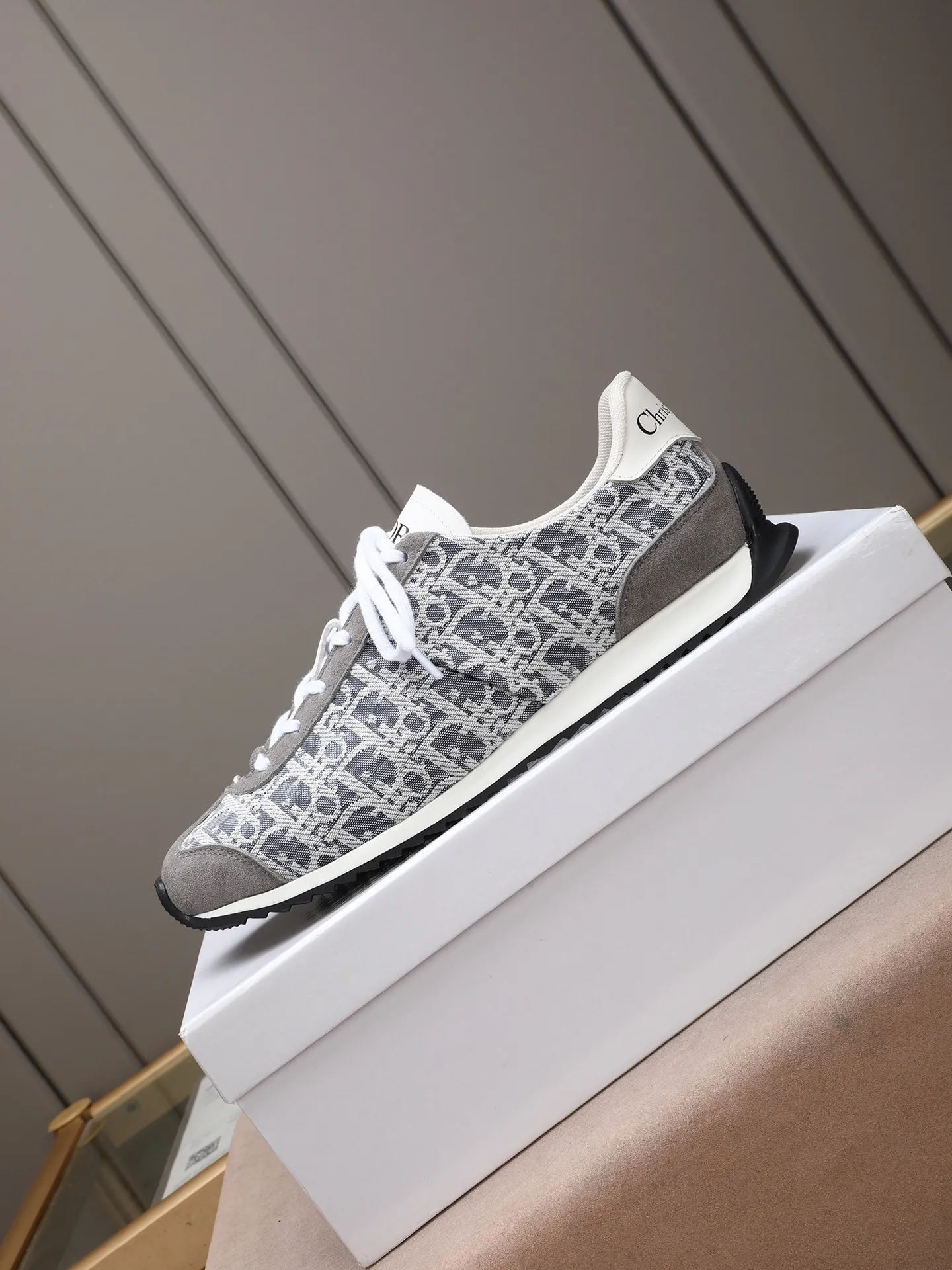 Men's shoes💰440 Dior【Dior】😘😘High-end series of casual men's shoes, simple and elegant👍👍👍The upper is made of first-layer genuine leather spliced ​​with Dior's special material [sun][sun]; imported first-layer sheepskin lining; special outsole, wear-resistant, lightweight, the overall design is harmonious and unified without lacking personality 👣🌟✨You deserve it! Multiple colors to choose from! 😍Size 38～44. (45 custom-made) The picture above is a big seller🔥🔥🔥